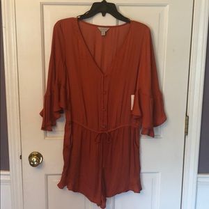 NWT Belle Sky Bell sleeved Romper Size Small